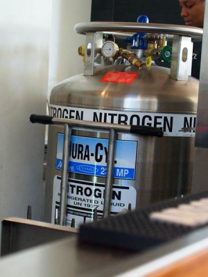 liquid nitrogen tank